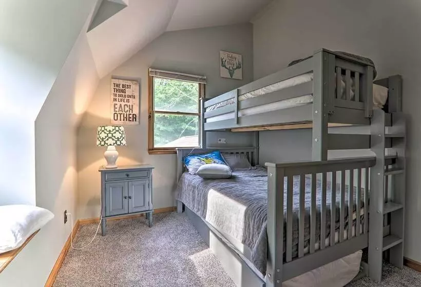 2 Mi To Elk Mountain: Poconos Escape On 11 Acres!