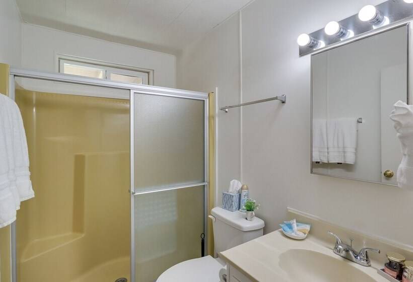 Riverfront Bullhead City House W/ Balcony!