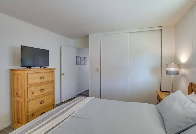 Riverfront Bullhead City House W/ Balcony!