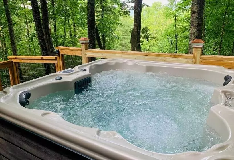 Sapphire Valley Cabin W/ Private Mountain Views!