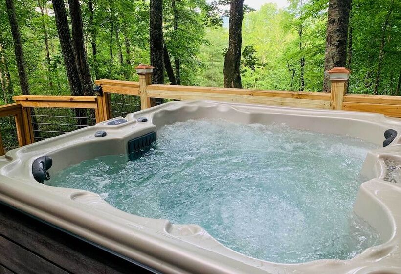 Sapphire Valley Cabin W/ Private Mountain Views!