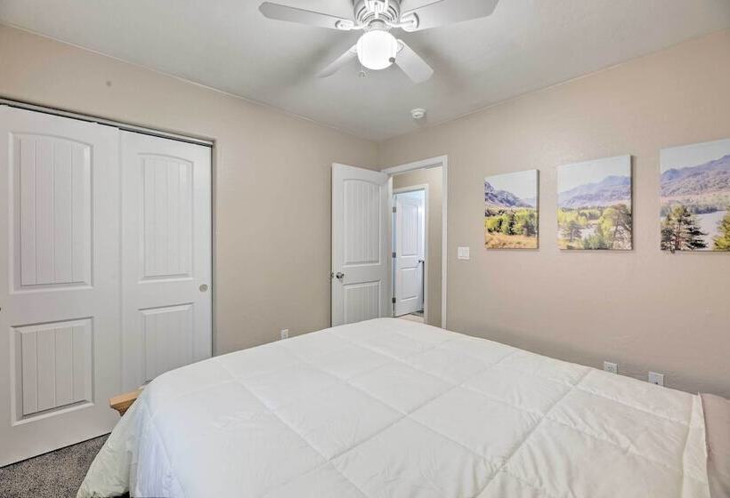 Fenced Yard, Fire Pit: Quiet Show Low Home!