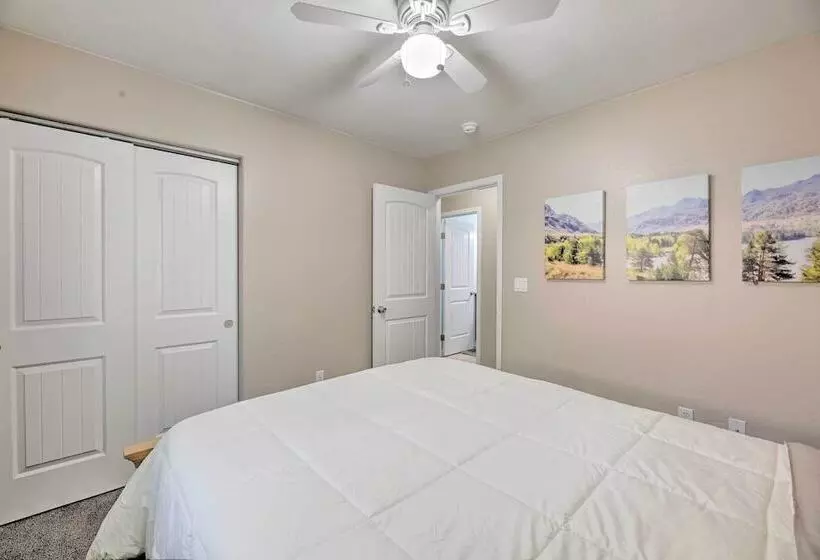 Fenced Yard, Fire Pit: Quiet Show Low Home!