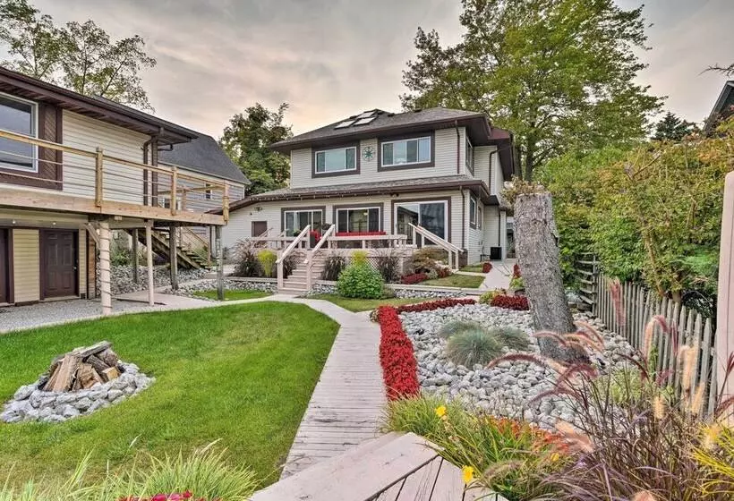 Spacious Algonac Home W/ St Clair River Views