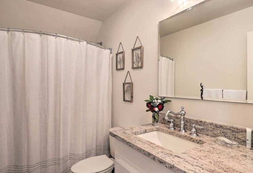 Stunning Highlands Escape W/ Fireplace & Game Room