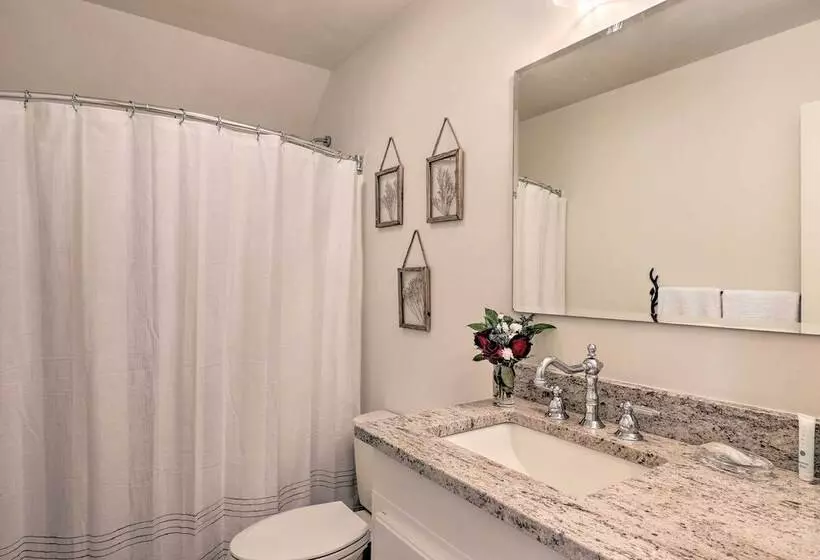 Stunning Highlands Escape W/ Fireplace & Game Room