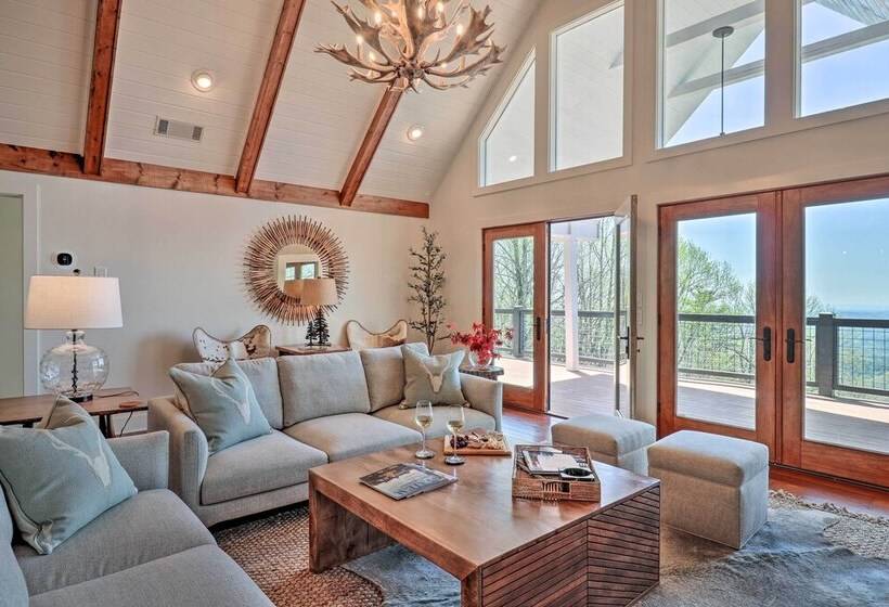 Stunning Highlands Escape W/ Fireplace & Game Room