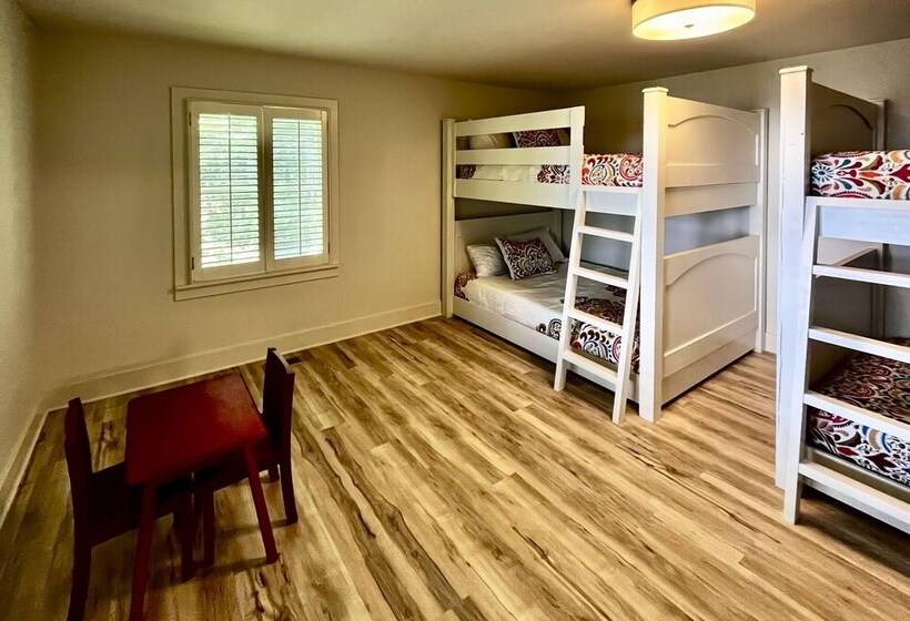 Stunning Highlands Escape W/ Fireplace & Game Room