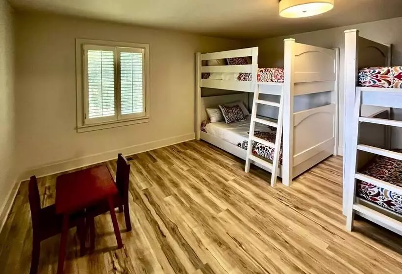 Stunning Highlands Escape W/ Fireplace & Game Room