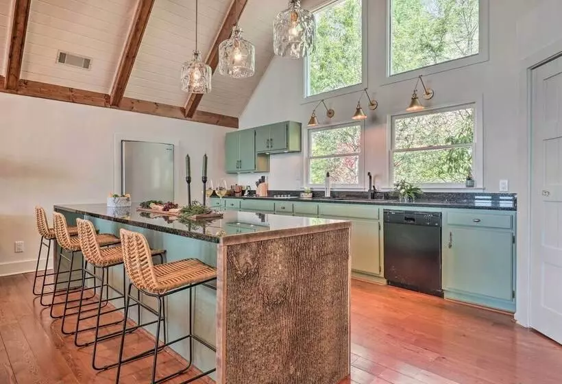 Stunning Highlands Escape W/ Fireplace & Game Room