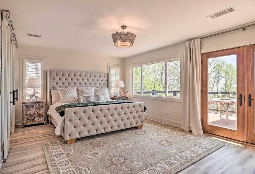 Stunning Highlands Escape W/ Fireplace & Game Room