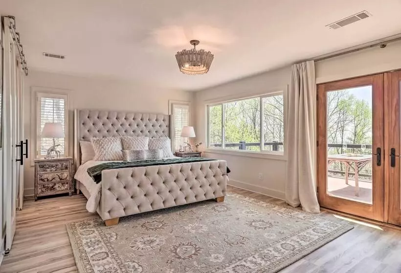 Stunning Highlands Escape W/ Fireplace & Game Room