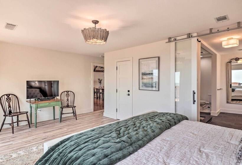 Stunning Highlands Escape W/ Fireplace & Game Room