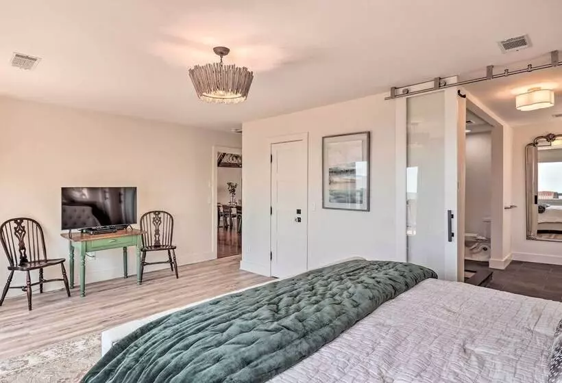 Stunning Highlands Escape W/ Fireplace & Game Room