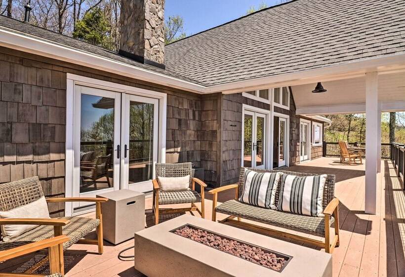 Stunning Highlands Escape W/ Fireplace & Game Room