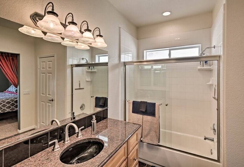 Sun Soaked Colorado River Haven   Walk To Beaches!