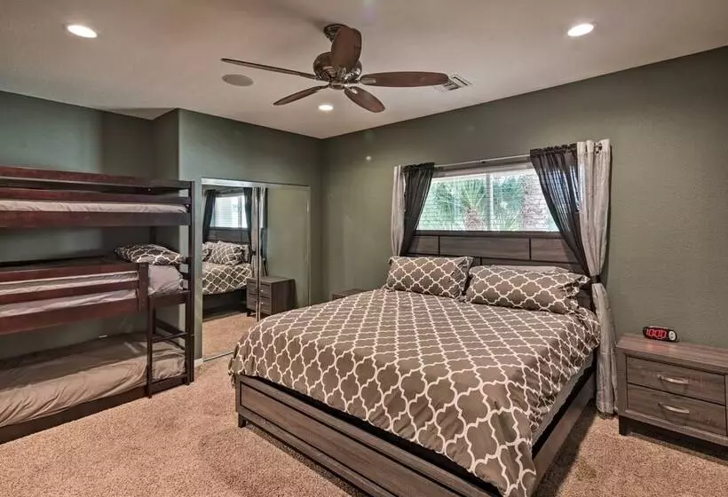 Sun Soaked Colorado River Haven   Walk To Beaches!