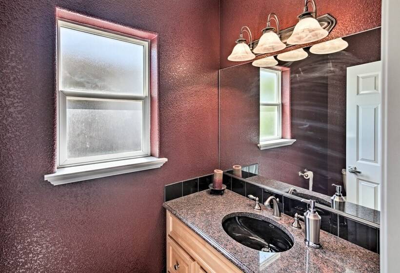 Sun Soaked Colorado River Haven   Walk To Beaches!