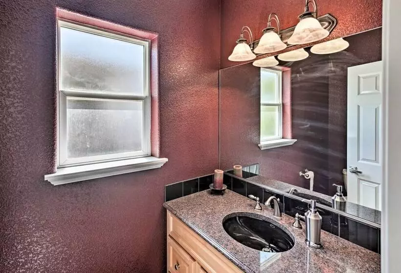 Sun Soaked Colorado River Haven   Walk To Beaches!