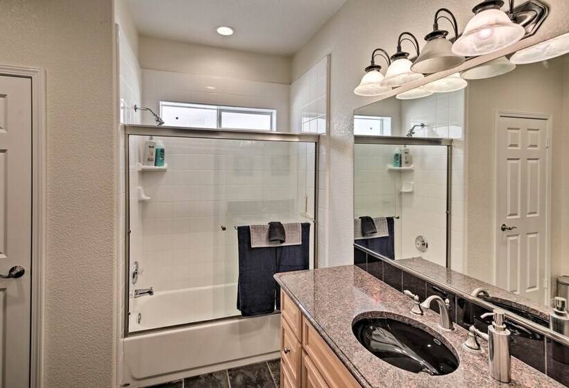 Sun Soaked Colorado River Haven   Walk To Beaches!