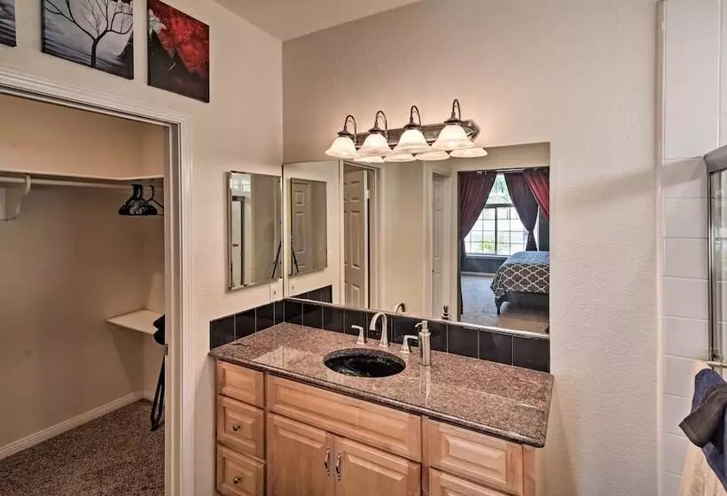 Sun Soaked Colorado River Haven   Walk To Beaches!