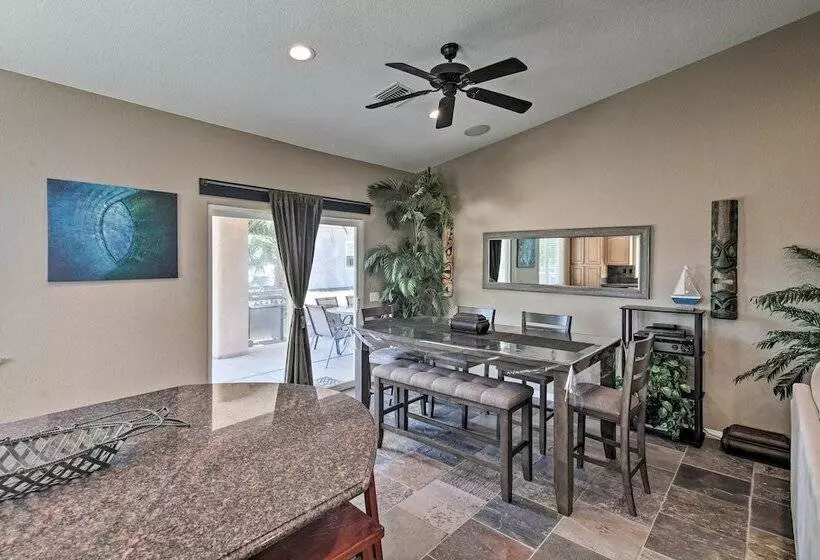 Sun Soaked Colorado River Haven   Walk To Beaches!