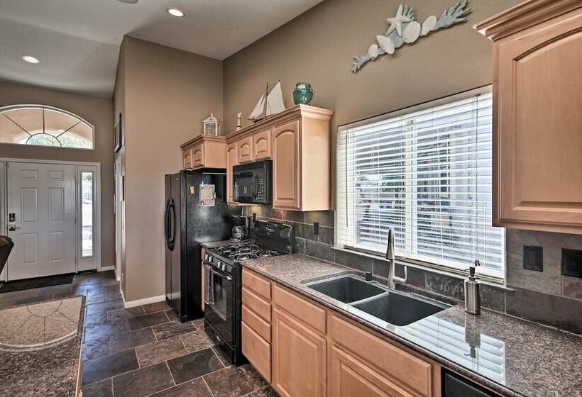 Sun Soaked Colorado River Haven   Walk To Beaches!