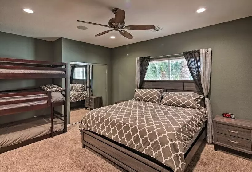 Sun Soaked Colorado River Haven   Walk To Beaches!