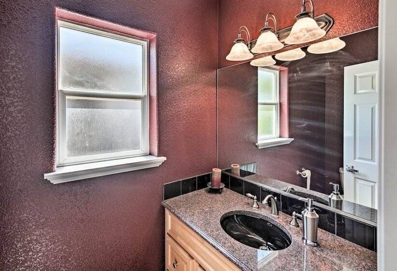 Sun Soaked Colorado River Haven   Walk To Beaches!