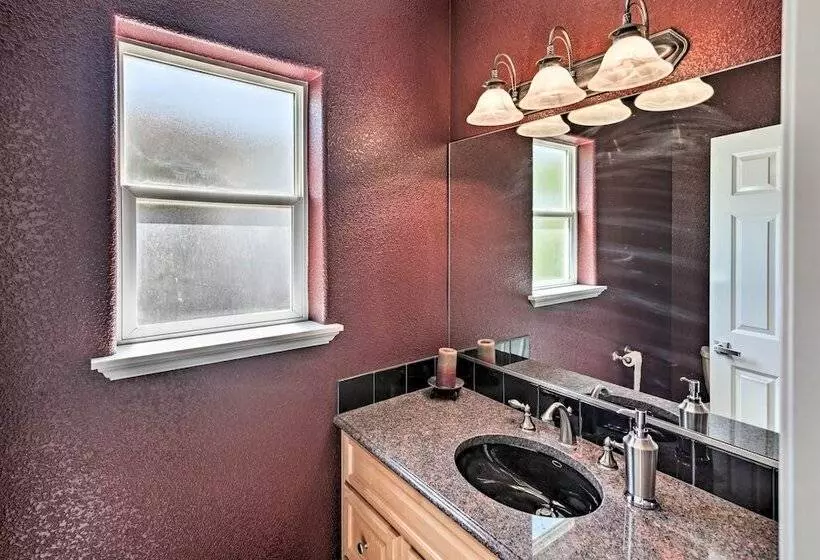 Sun Soaked Colorado River Haven   Walk To Beaches!