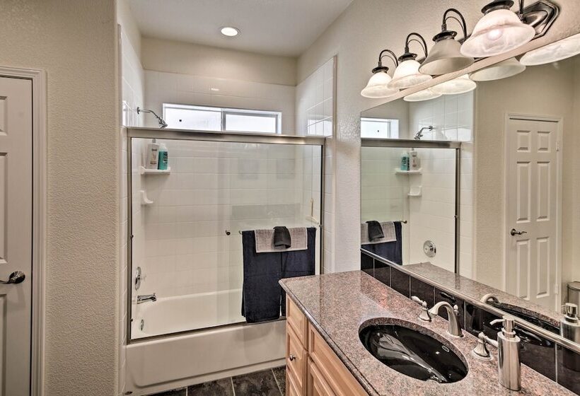 Sun Soaked Colorado River Haven   Walk To Beaches!