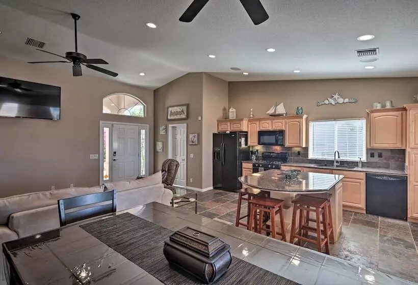 Sun Soaked Colorado River Haven   Walk To Beaches!