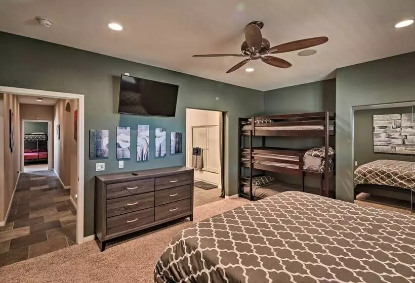 Sun Soaked Colorado River Haven   Walk To Beaches!