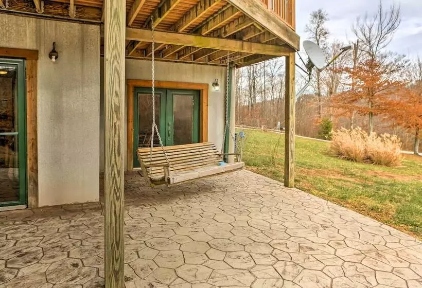 Underwood Home W/ 40 Acres: Fire Pit, Private Lake