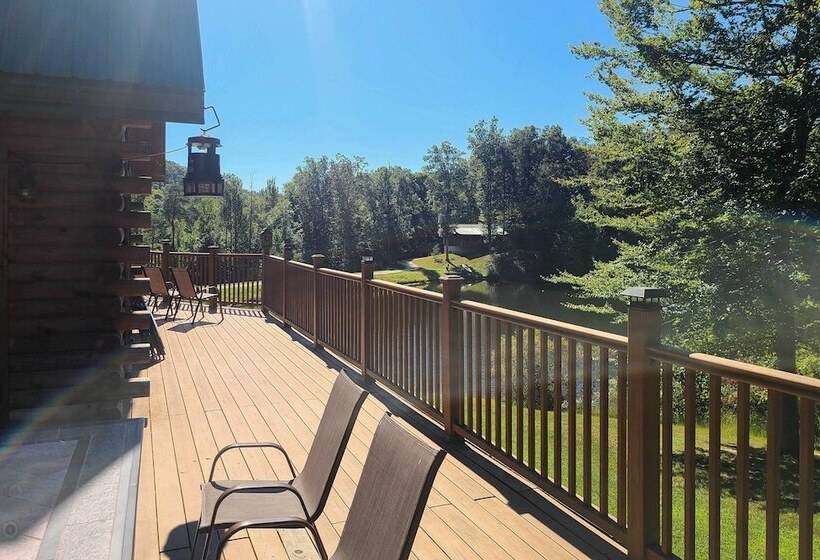 Underwood Home W/ 40 Acres: Fire Pit, Private Lake