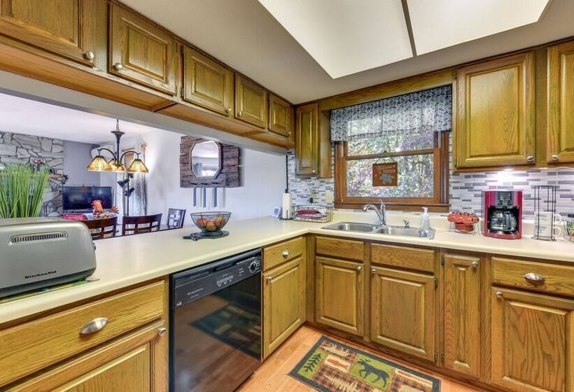 Villa Labri: Magical Maggie Valley Escape!