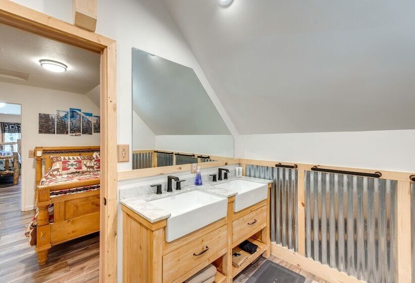 Arnold Cabin W/ Deck: Near White Pines Lake