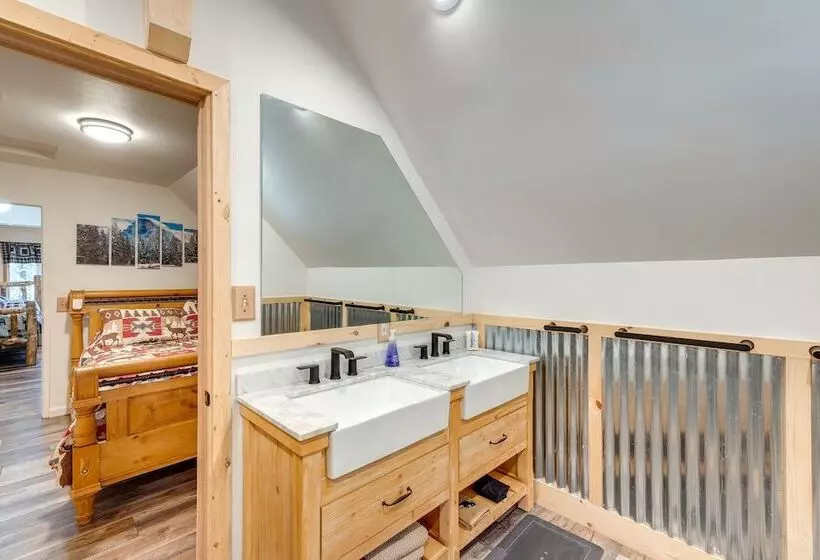 Arnold Cabin W/ Deck: Near White Pines Lake