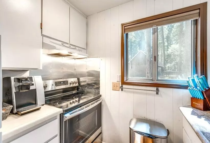 Arnold Cabin W/ Deck: Near White Pines Lake