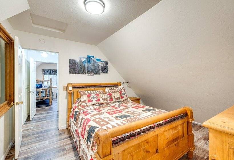 Arnold Cabin W/ Deck: Near White Pines Lake