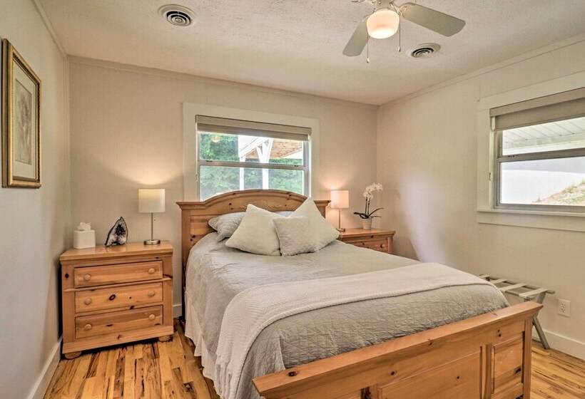 Candler Cabin W/ Deck & Mount Pisgah Views!