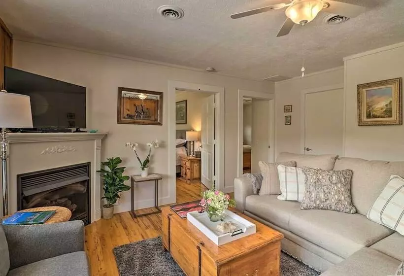 Candler Cabin W/ Deck & Mount Pisgah Views!