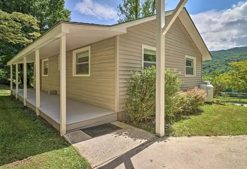Candler Cabin W/ Deck & Mount Pisgah Views!