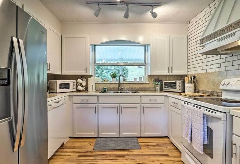 Candler Cabin W/ Deck & Mount Pisgah Views!