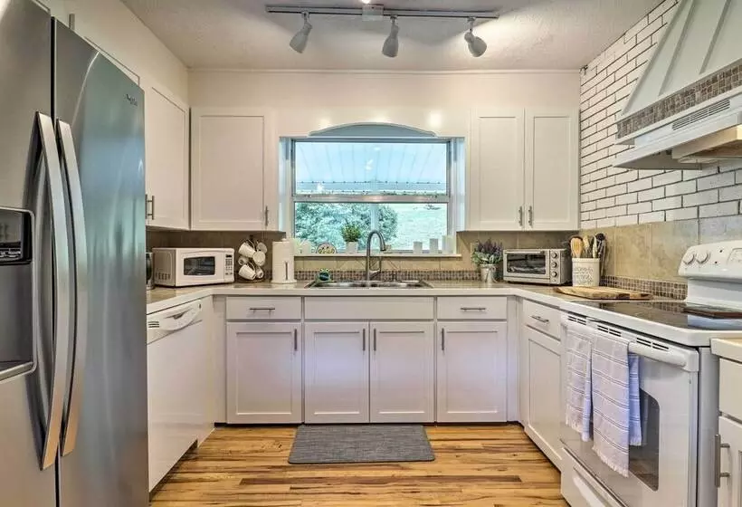 Candler Cabin W/ Deck & Mount Pisgah Views!