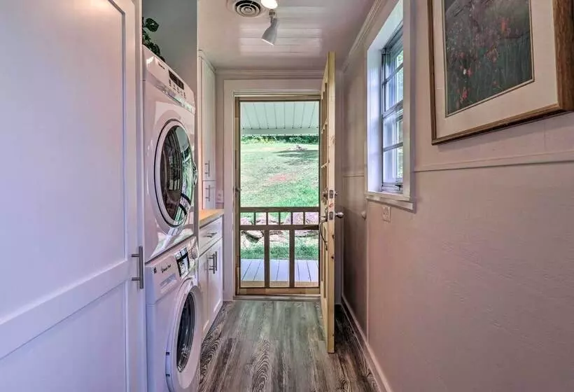 Candler Cabin W/ Deck & Mount Pisgah Views!