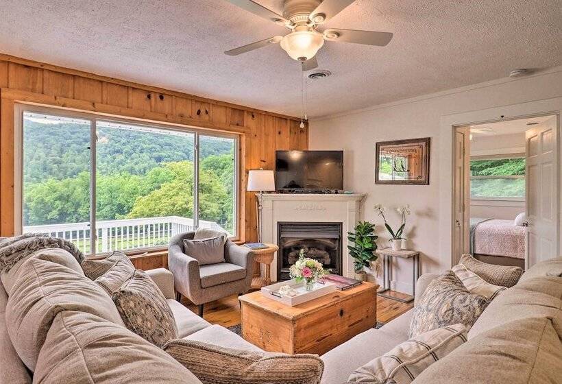 Candler Cabin W/ Deck & Mount Pisgah Views!