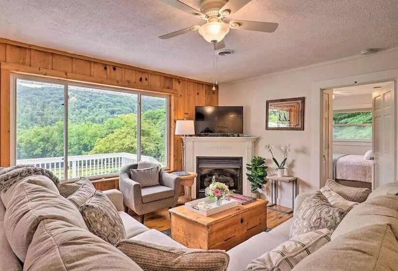 Candler Cabin W/ Deck & Mount Pisgah Views!