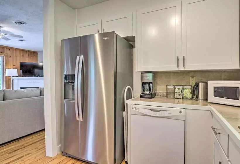 Candler Cabin W/ Deck & Mount Pisgah Views!