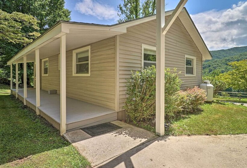 Candler Cabin W/ Deck & Mount Pisgah Views!